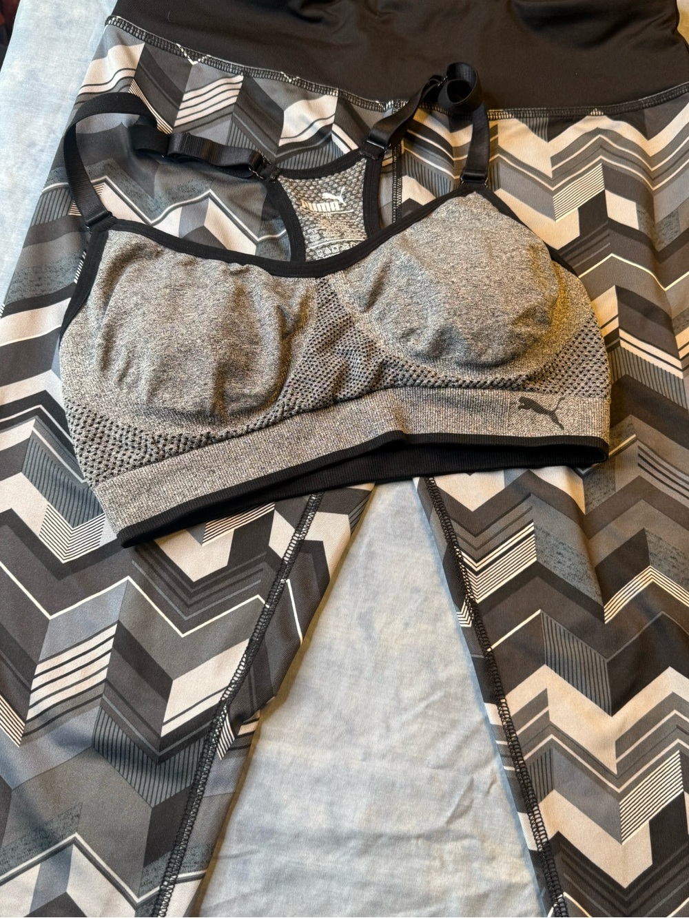 PUMA Women's Gray Seamless Sports Bra - Heather Gray & RBX capri bundle